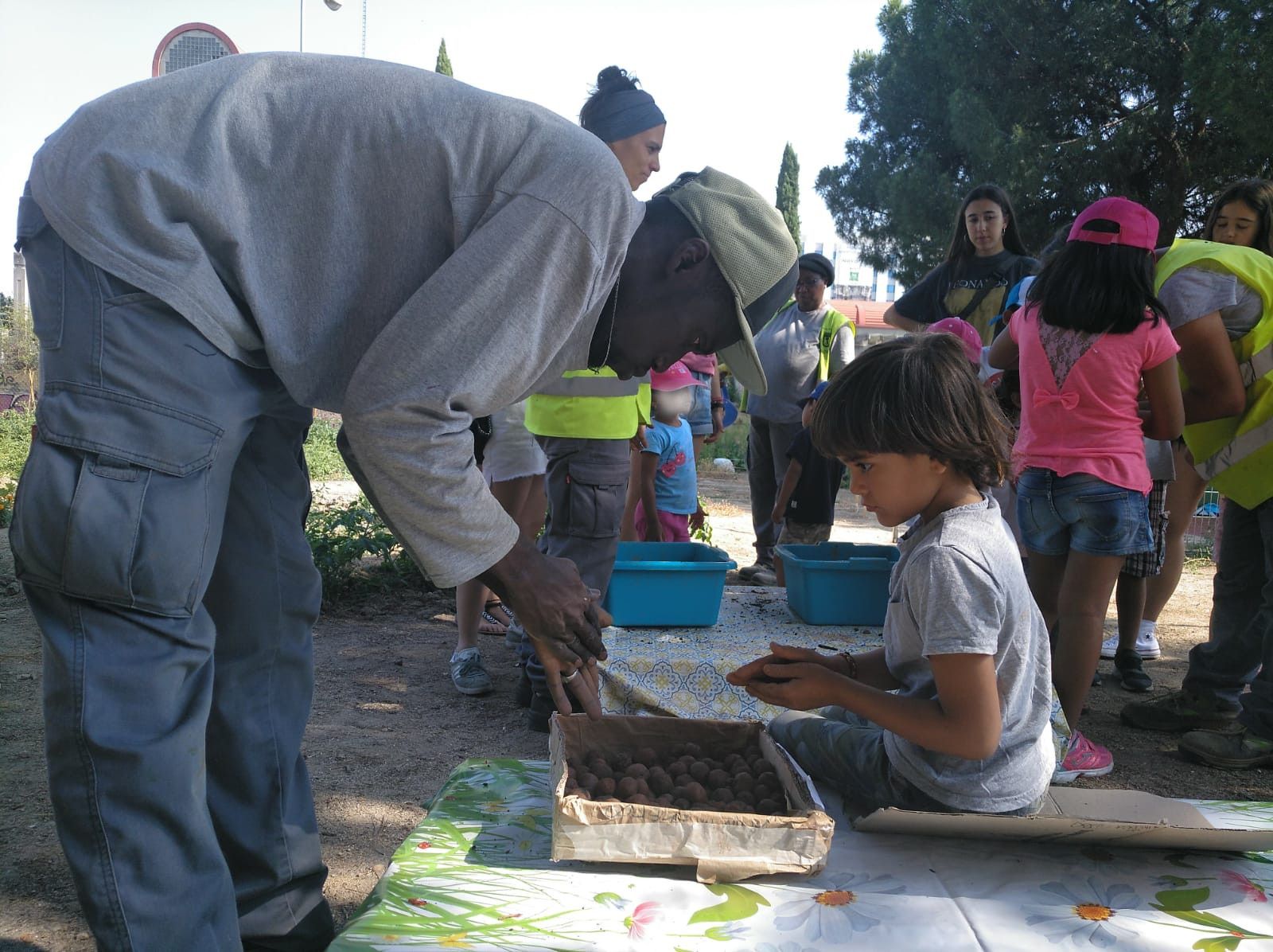 Cultivando plantas y personas en Concepción y San Pascual: Escuela Abierta de Verano en huerto comunitario Magerit